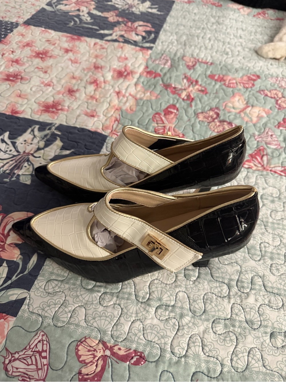 Women’s Two-Tone Black and Cream Pointed Mary Jane Flats